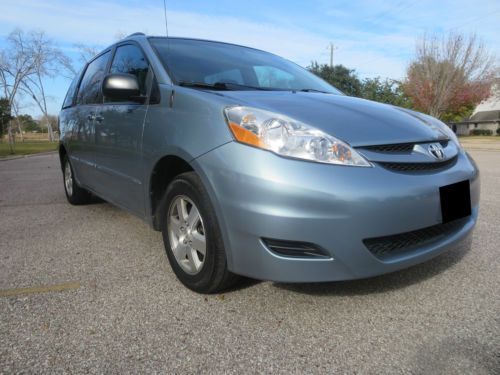 2006 toyota sienna le mini van ***super low miles***