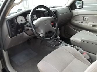 2002 Toyota Tacoma XtraCab V6 SR5 TRD 4WD, image 2