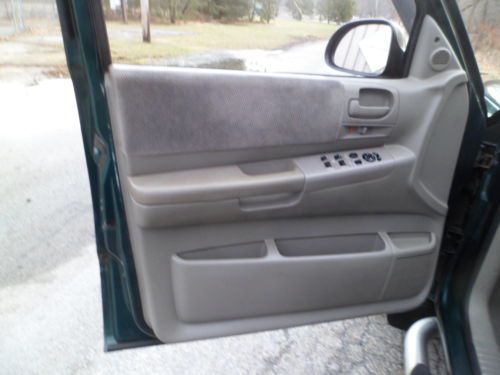 2001 Dodge Dakota 4 DOOR QUAD CAB 4X4 8CYLINDER 4.7 LITER WITH AIR CONDITIONING, image 34