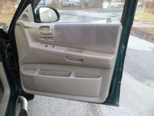 2001 Dodge Dakota 4 DOOR QUAD CAB 4X4 8CYLINDER 4.7 LITER WITH AIR CONDITIONING, image 37