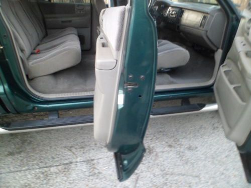 2001 Dodge Dakota 4 DOOR QUAD CAB 4X4 8CYLINDER 4.7 LITER WITH AIR CONDITIONING, image 42