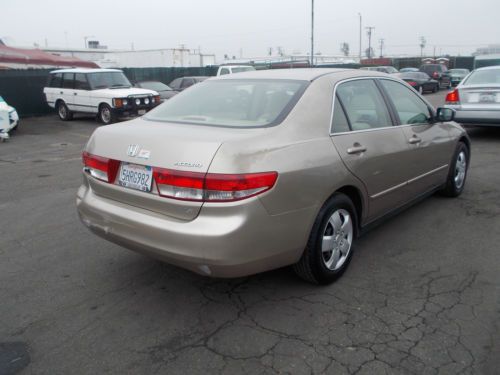 2004 Honda Accord, NO RESERVE, image 2
