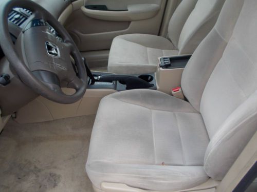 2004 Honda Accord, NO RESERVE, image 3