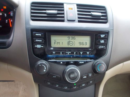 2004 Honda Accord, NO RESERVE, image 5