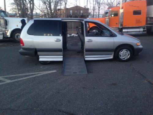 Van  wheelchair handicap dodge grand caravan 2000 side entry braun power ramp
