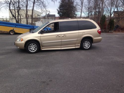 Van  wheelchair handicap chrysler town limited 2001  braun power  ramp hand con