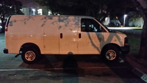 2010 chevrolet express 3500 base standard cargo van 4-door 4.8l