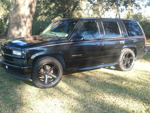Rare only year made 2000 chevrolet tahoe limited blacked out, leather all power