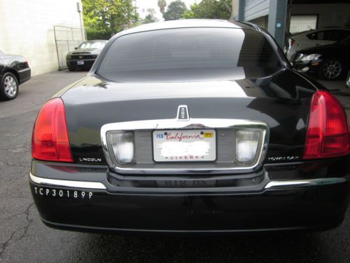 2011 Lincoln Town Car Executive L Limousine 4-Door 4.6L, image 2