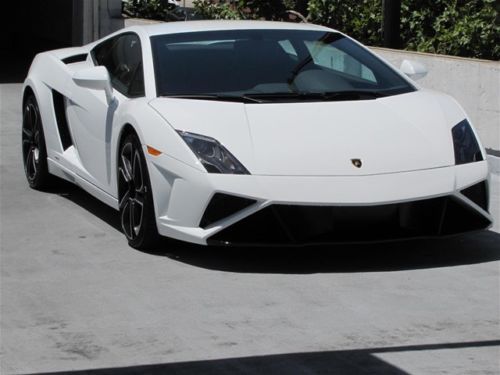 Lp560-4 white with low miles rare model
