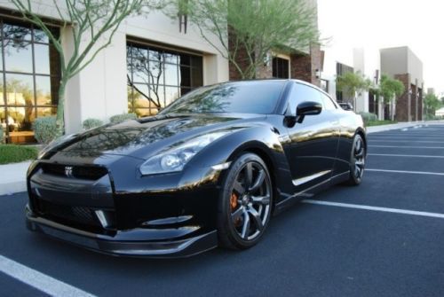 2009 nissan gt-r premium coupe 2-door 3.8l only 14k miles one owner