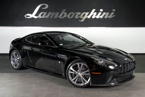 V12 vantage + 6-spd manual + nav + piano veneer + carbon fiber + premium sound