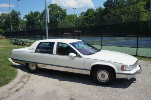 1993 cadillac fleetwood brougham sedan 4-door 5.7l low miles