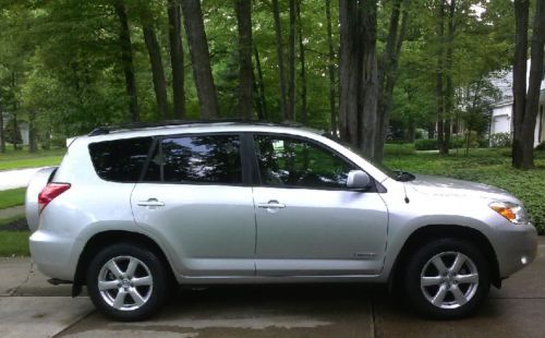 2007 4wd toyota rav4 limited, leather sunroof premium sound system and more...