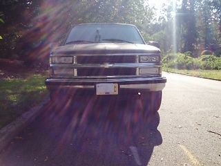 1997 chevy tahoe - low miles - straight body - nice interior