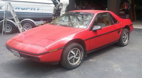 1984 pontiac fiero se coupe 2-door 2.5l