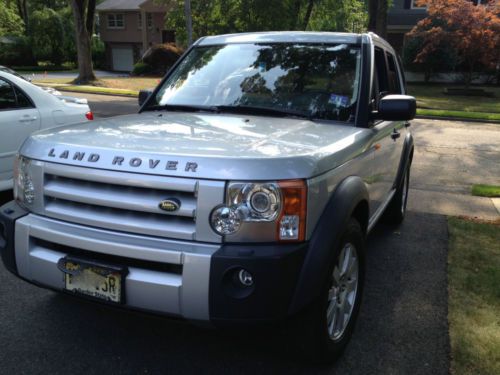 2006 land rover lr3 se v8, silver w/tan interior, very well kept and maintained