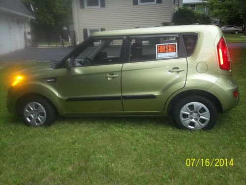 2012 kia soul base hatchback 4-door 1.6l