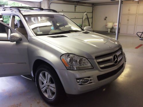 $26k - 32k miles -  iridium silver mercedes 2007 gl450 - one owner - perfect !