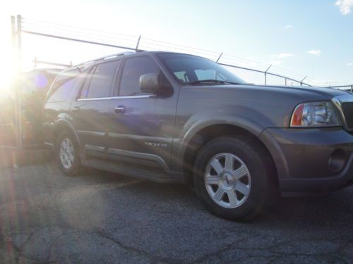 2004 lincoln navigator awd