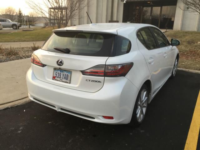 Lexus ct 200h premium with rearview camera