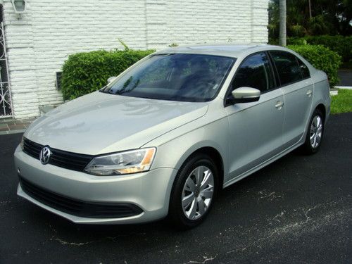 2012 volkswagen jetta se 2.5 ,leatherette , automatic ! only 3,400 miles!
