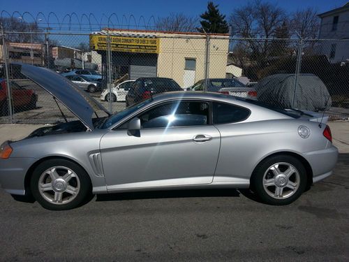 2004 hyundai tiburon base coupe 2-door 2.0l