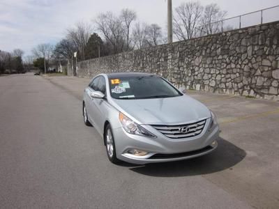 Hyundai sonota limited navigation panoramic sunroof low mileage like new 2012