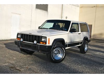 1998 jeep cherokee se! 2dr, 4x4, 4.0l, manual, rare, must see, no reserve