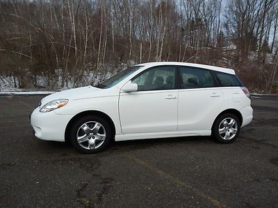 07 toyota matrix xr awd (4x4) immaculate condition very low reserve clean carfax