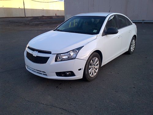 2011 chevrolet cruze ls beautiful runs perfect bluetooth salvage title