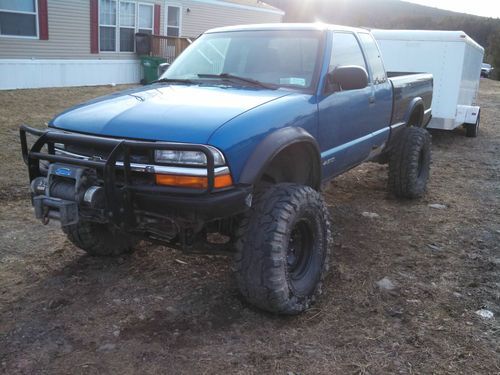 Zr-2 extended cab pickup 3-door 4.3l lifted