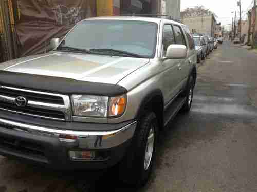 1999 Toyota 4Runner SR5 Sport Utility 4-Door 3.4L, image 2