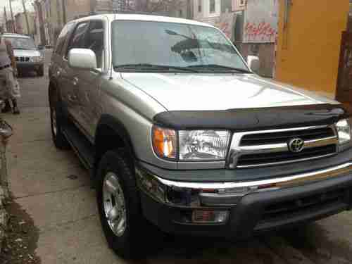 1999 Toyota 4Runner SR5 Sport Utility 4-Door 3.4L, image 3