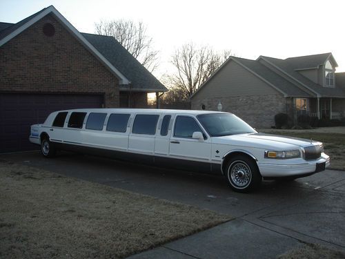 1997 lincoln town car executive limousine 5-door  no reserve!!!!!