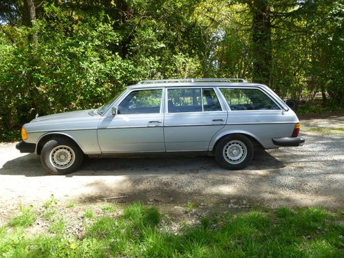 1980 mercedes-benz 300td wagon 4-door 3.0l