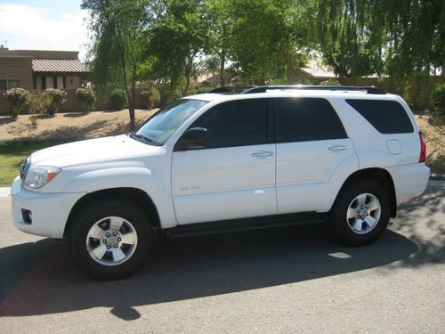 2008 toyota 4runner sr5, 4x4 4wd v6 4.0l.  cloth seats, sunroof