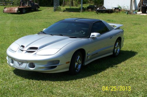 Pontiac firebird transam 6 speed double t top 2000