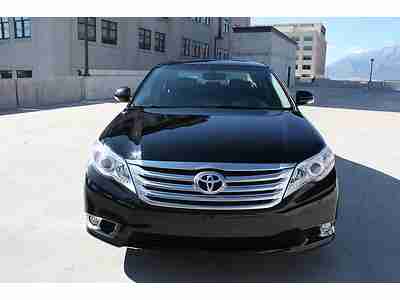 2012 Toyota Avalon Black on Black Leather LOW MILES Backup Camera NO RESERVE !!!, image 2