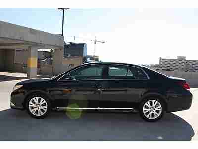 2012 Toyota Avalon Black on Black Leather LOW MILES Backup Camera NO RESERVE !!!, image 4