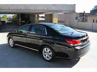 2012 Toyota Avalon Black on Black Leather LOW MILES Backup Camera NO RESERVE !!!, image 5