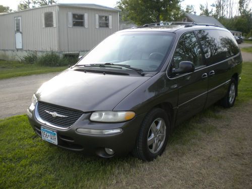 99 chrysler town and country limited  very nice mini-van!!