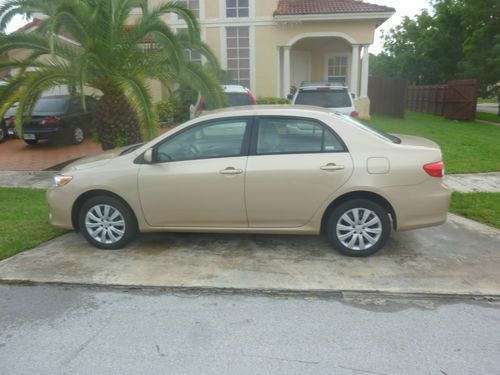 2012 toyota corolla le sedan 4-door 1.8l