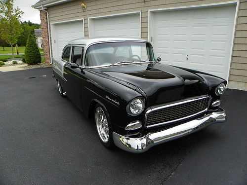 1947 Cadillac 61 Series 4 Door Sedan, image 2