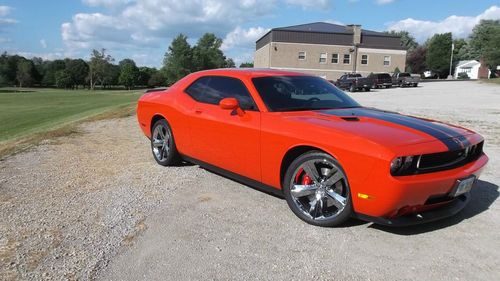 2008 dodge challenger srt8 coupe 2-door 6.1l