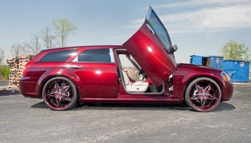 Fully custom 2005 dodge magnum sxt (show car)