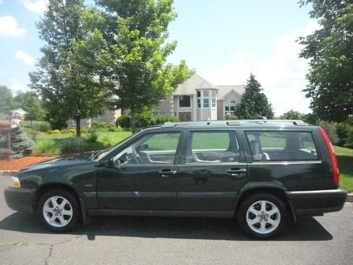 1998 volvo v70, runs and drives great 88k miles, 7 seater, all wheeel drive