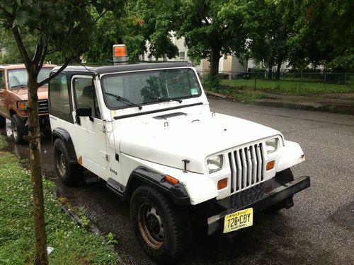 1993 jeep wrangler base sport utility 2-door 4.0l rh drive converstion