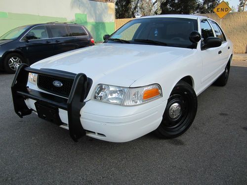 2006 ford crown victoria (p71) in excellent running conditions and shape