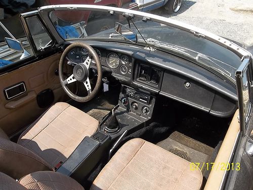 1980 MG convertible, image 2